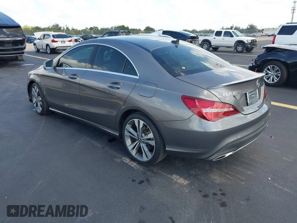 2019 Mercedes-Benz CLA 250 z VIN WDDSJ4EB0KN720613, wystawiony jako IAAI lot #42508467 z przebiegiem 26 941 mil mil oraz . Historia ofert i sprzedaży dostępna na DreamBid. Obrazek 3.