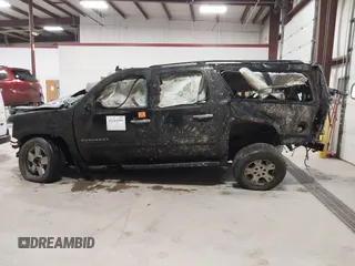 2012 Chevrolet Suburban LT z VIN 1GNSKJE72CR153842, wystawiony jako IAAI lot #42314399 z przebiegiem Nie podano mil oraz . Historia ofert i sprzedaży dostępna na DreamBid. Obrazek 13.