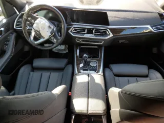2021 BMW X5 xDrive40i z VIN 5UXCR6C06M9E05607, wystawiony jako Copart lot #52524425 z przebiegiem Nie podano mil oraz Szkoda całkowita • Salvage title. Historia ofert i sprzedaży dostępna na DreamBid. Obrazek 8.