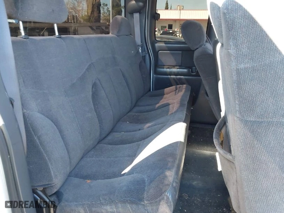 2000 GMC Sierra 1500 SLT with VIN 1GTEC19T7YZ241853, listed as a IAAI auction lot 41657692 with 166,517 mi miles. Bid and sale history available at carsss.com. Image 8.