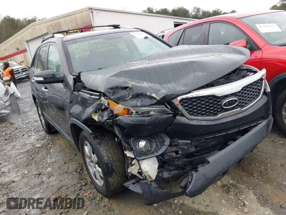 2013 Kia Sorento LX z VIN 5XYKT3A69DG354992, wystawiony jako IAAI lot #41538447 z przebiegiem 178 027 mil mil oraz . Historia ofert i sprzedaży dostępna na DreamBid. Obrazek 1.