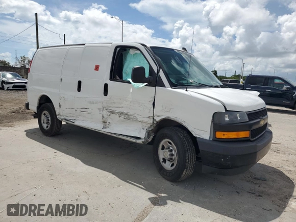 2018 Chevrolet Express Cargo Van with VIN 1GCWGAFP6J1217404, listed as a Copart auction lot 68947454 with 122,000 mi miles and Salvage Title. Bid and sale history available at carsss.com. Image 4.