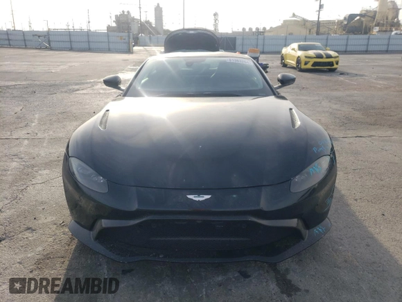 2020 Aston Martin Vantage z VIN SCFSMGAWXLGN04982, wystawiony jako Copart lot #81383264 z przebiegiem 30 891 mil mil oraz Szkody całkowita. Historia ofert i sprzedaży dostępna na DreamBid. Obrazek 5.