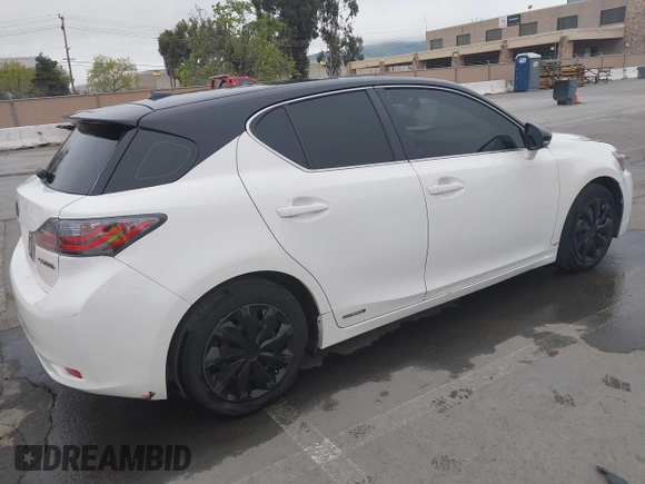 2013 Lexus CT 200h z VIN JTHKD5BH9D2172419, wystawiony jako IAAI lot #41968975 z przebiegiem 221 084 mil mil oraz . Historia ofert i sprzedaży dostępna na DreamBid. Obrazek 4.