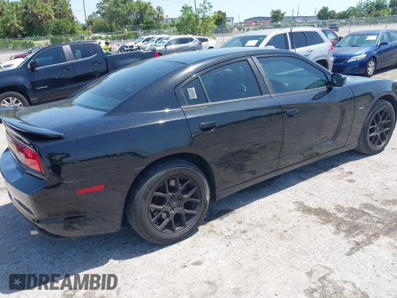 2013 Dodge Charger Police z VIN 2C3CDXAT1DH716317, wystawiony jako IAAI lot #42277270 z przebiegiem 213 722 mil mil oraz . Historia ofert i sprzedaży dostępna na DreamBid. Obrazek 4.