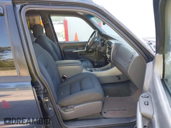 2002 Ford Explorer Sport Trac Value z VIN 1FMZU67E22UC62285, wystawiony jako IAAI lot #42117285 z przebiegiem 167 830 mil mil oraz . Historia ofert i sprzedaży dostępna na DreamBid. Obrazek 5.