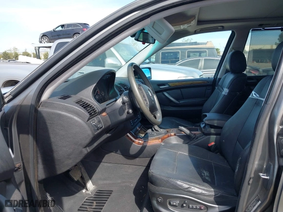 2005 BMW X5 3.0i with VIN 5UXFA13555LY20390, listed as a IAAI auction lot 41903119 with 196,022 mi miles. Bid and sale history available at carsss.com. Image 5.