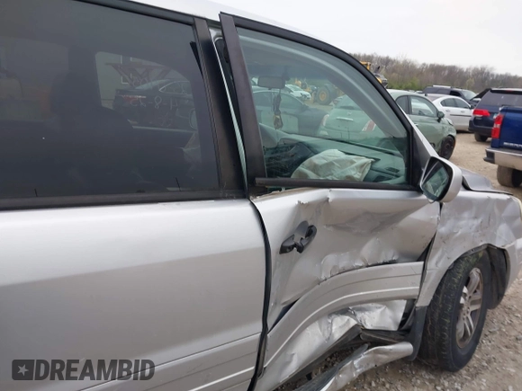 2005 Honda Pilot EX-L with RES with VIN 5FNYF186X5B062577, listed as a IAAI auction lot 42018093 with 209,321 mi miles. Bid and sale history available at carsss.com. Image 6.