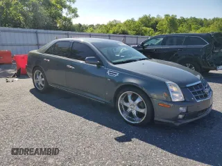 2008 Cadillac STS RWD z VIN 1G6DZ67A980172633, wystawiony jako Copart lot #59227065 z przebiegiem 186 288 mil mil oraz Szkoda całkowita • Salvage title. Historia ofert i sprzedaży dostępna na DreamBid. Obrazek 4.