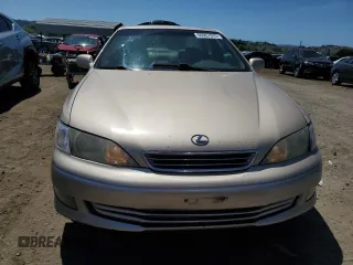 2001 Lexus ES 300 with VIN JT8BF28G210342201, listed as a Copart auction lot 55067975 with 235,165 mi miles and Salvage Title. Bid and sale history available at DreamBid. Image 5.
