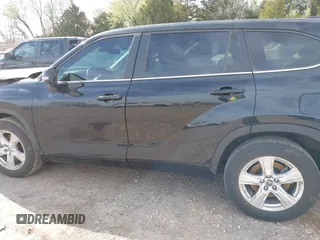 2023 Toyota Highlander L z VIN 5TDKDRBH8PS039060, wystawiony jako IAAI lot #41794375 z przebiegiem 47 745 mil mil oraz . Historia ofert i sprzedaży dostępna na DreamBid. Obrazek 14.