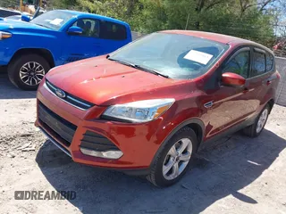 2015 Ford Escape SE z VIN 1FMCU0G79FUC75335, wystawiony jako IAAI lot #42222863 z przebiegiem 132 592 mil mil oraz . Historia ofert i sprzedaży dostępna na DreamBid. Obrazek 2.