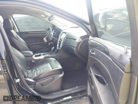 2013 Cadillac SRX z VIN 3GYFNAE3XDS654498, wystawiony jako IAAI lot #41740938 z przebiegiem 134 933 mil mil oraz . Historia ofert i sprzedaży dostępna na DreamBid. Obrazek 5.