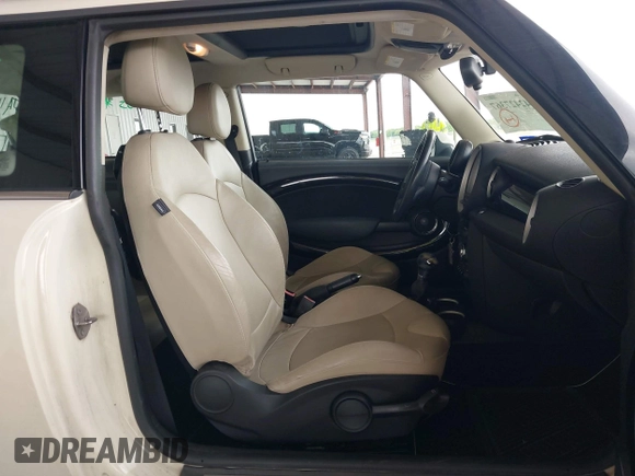 2011 MINI Hardtop with VIN WMWSU3C52BT091664, listed as a IAAI auction lot 42427367 with 110,488 mi miles and . Bid and sale history available at DreamBid. Image 5.
