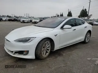 2018 Tesla Model S 75D z VIN 5YJSA1E21JF297028, wystawiony jako Copart lot #51703885 z przebiegiem 99 258 mil mil oraz Szkoda całkowita • Salvage title. Historia ofert i sprzedaży dostępna na DreamBid. Obrazek 1.