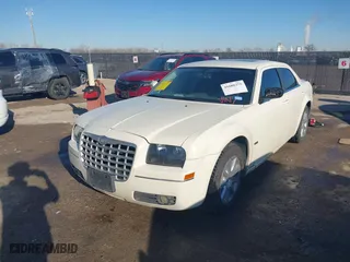 2008 Chrysler 300 Touring with VIN 2C3LA53G08H283303, listed as a IAAI auction lot 41680375 with 210,765 mi miles. Bid and sale history available at carsss.com. Image 17.
