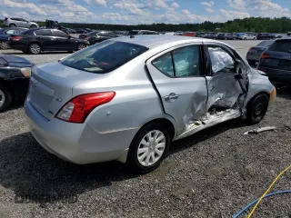 2012 Nissan Versa S with VIN 3N1CN7AP4CL867883, listed as a Copart auction lot 55917815 with 136,405 mi miles and Salvage title. Bid and sale history available at DreamBid. Image 3.