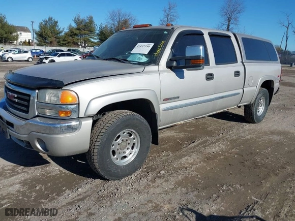 2004 GMC Sierra 2500 Crew Cab SLE with VIN 1GTGK23U04F212497, listed as a IAAI auction lot 41457350 with 220,444 mi miles. Bid and sale history available at carsss.com. Image 2.
