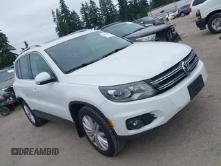 2016 Volkswagen Tiguan SE z VIN WVGBV7AX4GW508103, wystawiony jako IAAI lot #42473754 z przebiegiem 104 978 mil mil oraz . Historia ofert i sprzedaży dostępna na DreamBid. Obrazek 1.