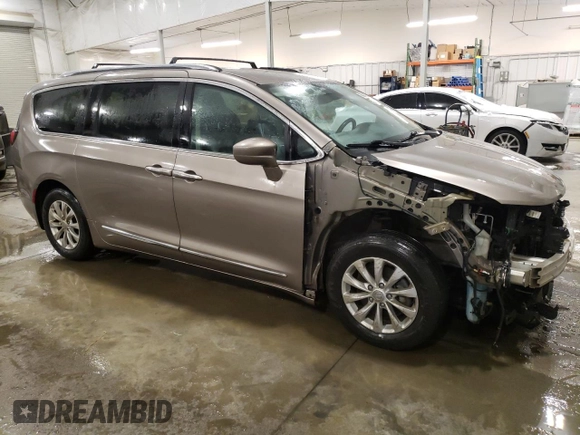 2018 Chrysler Pacifica Touring L z VIN 2C4RC1BGXJR153930, wystawiony jako Copart lot #88684735 z przebiegiem 64 822 mil mil oraz Szkoda całkowita • Salvage title. Historia ofert i sprzedaży dostępna na DreamBid. Obrazek 4.