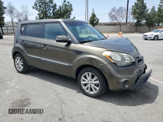 2013 Kia Soul + z VIN KNDJT2A62D7532020, wystawiony jako Copart lot #55184065 z przebiegiem 177 074 mil mil oraz Szkoda całkowita • Salvage title. Historia ofert i sprzedaży dostępna na DreamBid. Obrazek 4.