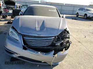 2014 Chrysler 200 Limited z VIN 1C3CCBCG3EN176547, wystawiony jako Copart lot #84256164 z przebiegiem 116 432 mil mil oraz Szkody całkowita. Historia ofert i sprzedaży dostępna na DreamBid. Obrazek 11.
