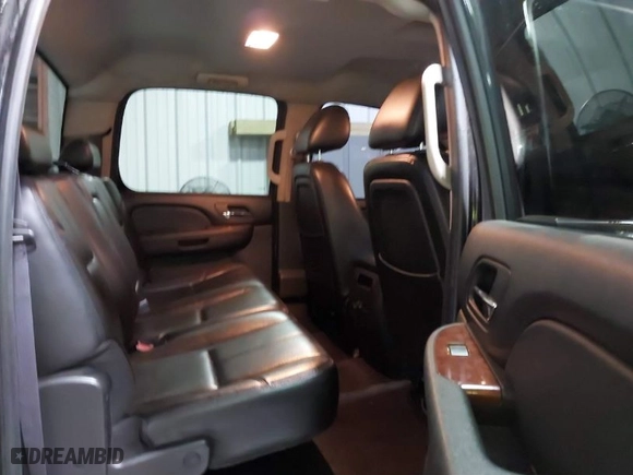 2011 Chevrolet Silverado 1500 LTZ with VIN 3GCPKTE33BG361069, listed as a IAAI auction lot 41274810 with 302,715 mi miles. Bid and sale history available at carsss.com. Image 8.
