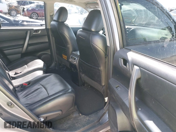 2010 Toyota Highlander SE z VIN 5TDKK3EHXAS017535, wystawiony jako IAAI lot #41965758 z przebiegiem 216 314 mil mil oraz . Historia ofert i sprzedaży dostępna na DreamBid. Obrazek 8.