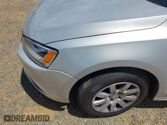 2011 Volkswagen Jetta SE z VIN 3VWDZ7AJ6BM050759, wystawiony jako IAAI lot #42214279 z przebiegiem 234 511 mil mil oraz . Historia ofert i sprzedaży dostępna na DreamBid. Obrazek 6.