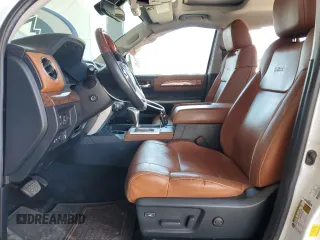 2021 Toyota Tundra Platinum z VIN 5TFAY5F14MX963197, wystawiony jako Copart lot #56002725 z przebiegiem 84 941 mil mil oraz Szkoda całkowita • Salvage title. Historia ofert i sprzedaży dostępna na DreamBid. Obrazek 7.