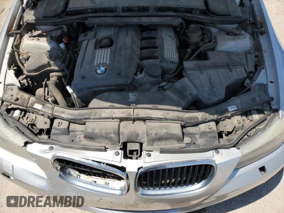 2011 BMW 3 Series 328i xDrive z VIN WBAPK5G50BNN81333, wystawiony jako Copart lot #55957035 z przebiegiem 111 875 mil mil oraz Szkody całkowita. Historia ofert i sprzedaży dostępna na DreamBid. Obrazek 11.