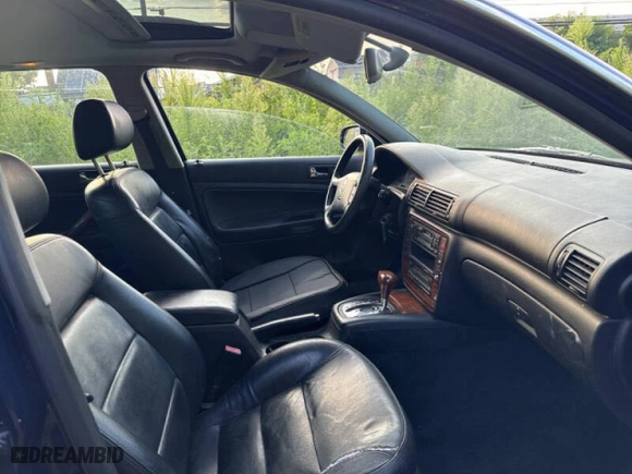 2002 Volkswagen Passat GLX with VIN WVWYH63BX2E109146, listed as a Copart auction lot 84457424 with 156,515 mi miles and Clean Title. Bid and sale history available at carsss.com. Image 5.