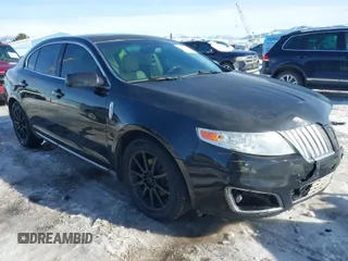 2011 Lincoln MKS z VIN 1LNHL9ER2BG613099, wystawiony jako IAAI lot #41601947 z przebiegiem Nie podano mil oraz . Historia ofert i sprzedaży dostępna na DreamBid. Obrazek 1.