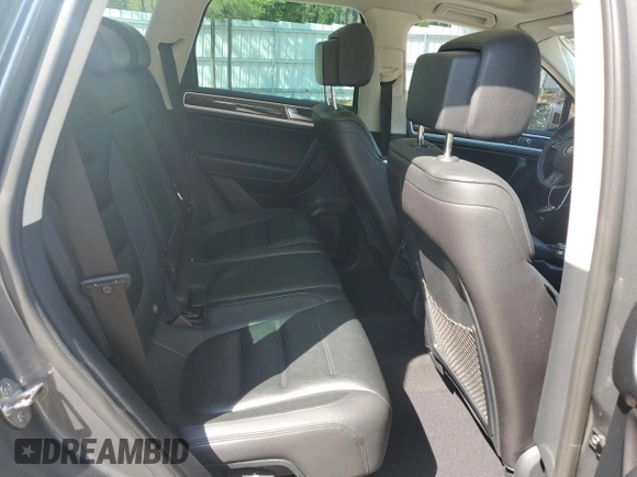 2016 Volkswagen Touareg Sport с VIN WVGEF9BP1GD012594, выставлен на аукционе Copart как лот 52438305 с пробегом 125 204 миль миль и Списание • Salvage title. История ставок и продаж доступна на DreamBid. Изображение 11.