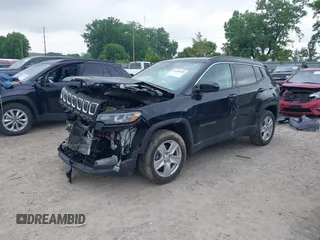 2022 Jeep Compass Latitude z VIN 3C4NJDBB3NT113332, wystawiony jako IAAI lot #42452658 z przebiegiem 43 430 mil mil oraz . Historia ofert i sprzedaży dostępna na DreamBid. Obrazek 2.
