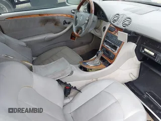 2004 Mercedes-Benz CLK 320 z VIN WDBTK65G54T009988, wystawiony jako IAAI lot #42079933 z przebiegiem Nie podano mil oraz . Historia ofert i sprzedaży dostępna na DreamBid. Obrazek 5.