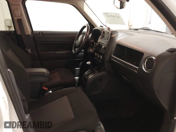 2015 Jeep Patriot High Altitude z VIN 1C4NJRFB2FD197416, wystawiony jako IAAI lot #42382197 z przebiegiem 143 695 mil mil oraz . Historia ofert i sprzedaży dostępna na DreamBid. Obrazek 5.