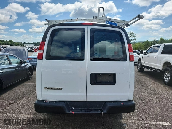 2018 Chevrolet Express Cargo z VIN 1GCWGAFP7J1337793, wystawiony jako IAAI lot #42854414 z przebiegiem 151 274 mil mil oraz . Historia ofert i sprzedaży dostępna na DreamBid. Obrazek 8.