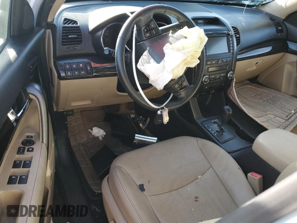 2013 Kia Sorento EX z VIN 5XYKUDA25DG319480, wystawiony jako Copart lot #45598315 z przebiegiem 71 560 mil mil oraz Szkoda całkowita • Salvage title. Historia ofert i sprzedaży dostępna na DreamBid. Obrazek 8.
