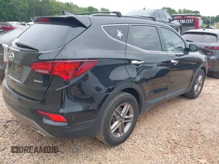 2017 Hyundai Santa Fe 2.4L z VIN 5NMZU3LB5HH029046, wystawiony jako IAAI lot #42212445 z przebiegiem 135 587 mil mil oraz . Historia ofert i sprzedaży dostępna na DreamBid. Obrazek 4.