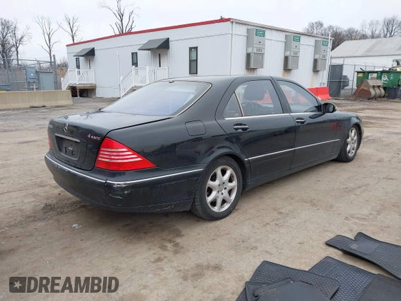 2005 Mercedes-Benz S-Class 4.3L with VIN WDBNG83J15A442273, listed as a IAAI auction lot 41556519 with 222,481 mi miles. Bid and sale history available at carsss.com. Image 4.