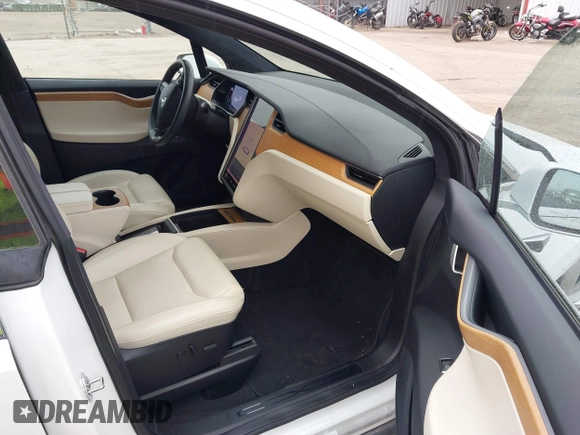 2020 Tesla Model X Long Range with VIN 5YJXCDE2XLF284847, listed as a IAAI auction lot 41595151 with 29,466 mi miles. Bid and sale history available at carsss.com. Image 5.