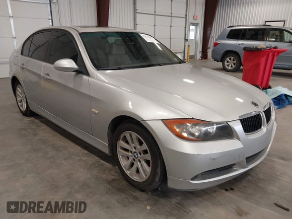 2006 BMW 3 Series 325i with VIN WBAVB17566NK33798, listed as a IAAI auction lot 42425997 with 210,994 mi miles and . Bid and sale history available at DreamBid. Image 1.
