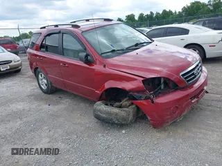 2008 Kia Sorento LX z VIN KNDJC735485819264, wystawiony jako IAAI lot #42193882 z przebiegiem 165 377 mil mil oraz . Historia ofert i sprzedaży dostępna na DreamBid. Obrazek 1.
