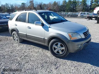 2008 Kia Sorento EX with VIN KNDJC736385856802, listed as a IAAI auction lot 40871666 with 260,287 mi miles. Bid and sale history available at carsss.com. Image 1.