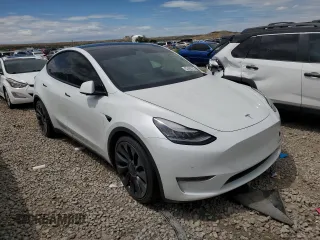 2020 Tesla Model Y Long Range z VIN 5YJYGDEF3LF028061, wystawiony jako Copart lot #57493175 z przebiegiem Nie podano mil oraz Czysty tytuł • Clean title. Historia ofert i sprzedaży dostępna na DreamBid. Obrazek 4.