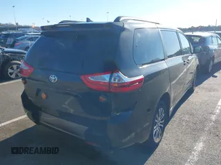 2018 Toyota Sienna XLE Auto Access Seat with VIN 5TDYZ3DC0JS913659, listed as a IAAI auction lot 41753475 with 172,858 mi miles. Bid and sale history available at carsss.com. Image 4.