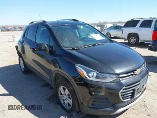 2021 Chevrolet Trax LT z VIN KL7CJPSM0MB363232, wystawiony jako IAAI lot #41811035 z przebiegiem 70 971 mil mil oraz . Historia ofert i sprzedaży dostępna na DreamBid. Obrazek 1.