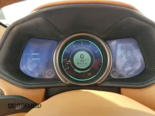 2020 Aston Martin DB11 z VIN SCFRMFCWXLGM09361, wystawiony jako Copart lot #80071914 z przebiegiem 10 972 mil mil oraz Szkody całkowita. Historia ofert i sprzedaży dostępna na DreamBid. Obrazek 9.