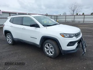 2024 Jeep Compass Latitude with VIN 3C4NJDBN0RT138625, listed as a IAAI auction lot 41861441 with 20,554 mi miles. Bid and sale history available at carsss.com. Image 1.